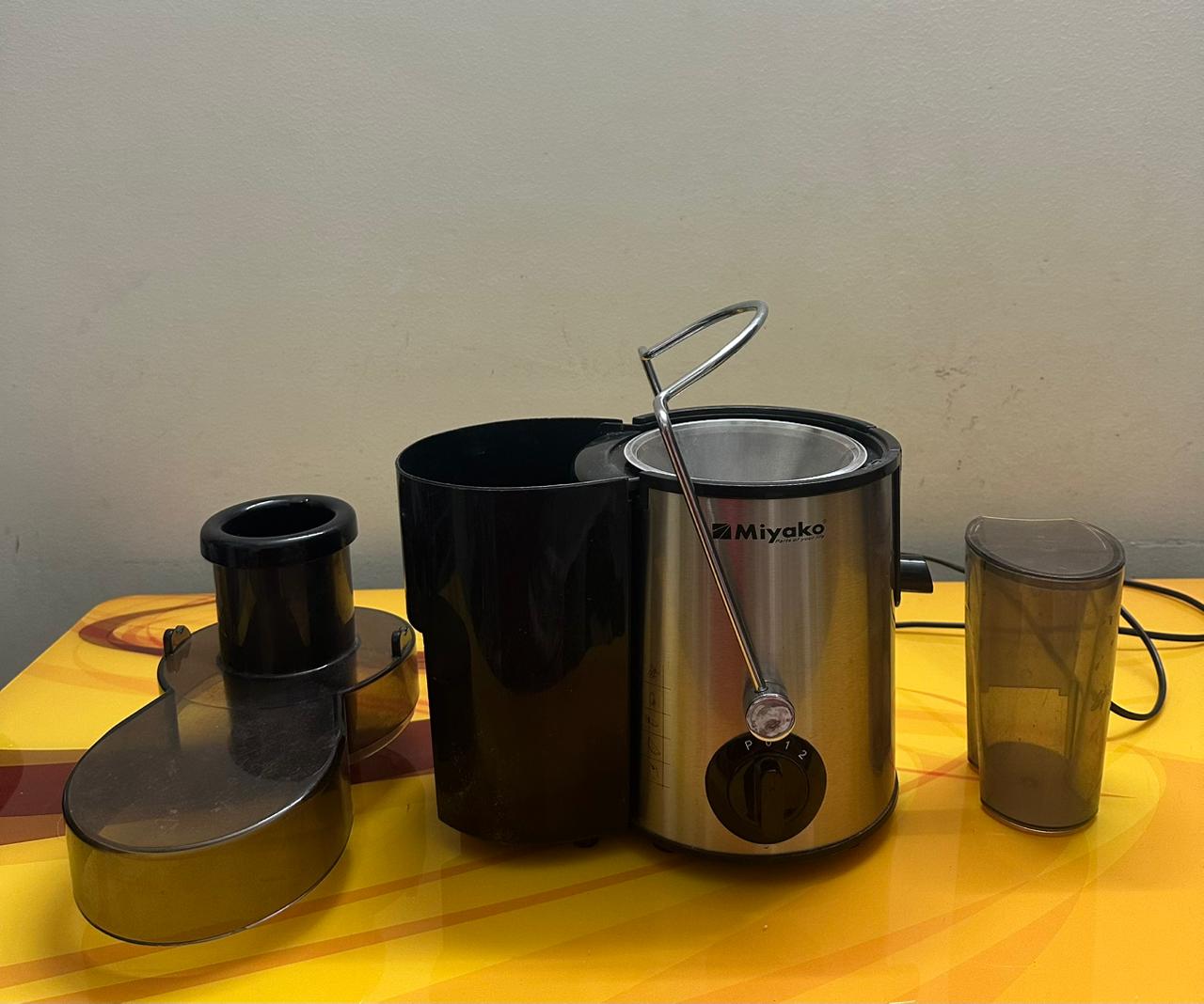 Miyako Stainless Steel Blade Juice Extractor (Model: MFJ-516)