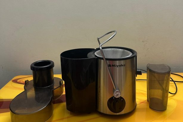 Miyako Stainless Steel Blade Juice Extractor (Model: MFJ-516)