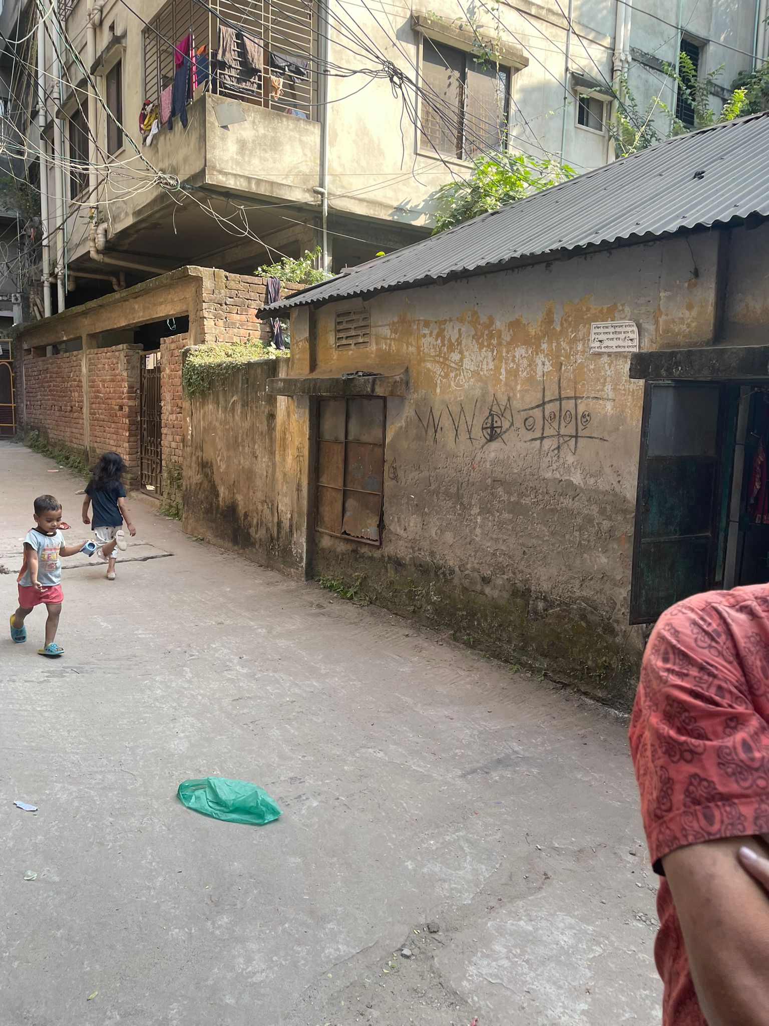 গুলশান-১ কাছে পৌনে ৪ কাঠার বাড়ি বিক্রয়