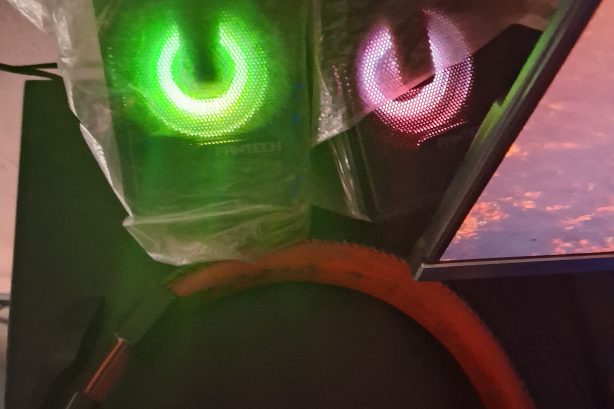 FANTACH MINI PAIRED RGB BLACK SPEAKERS