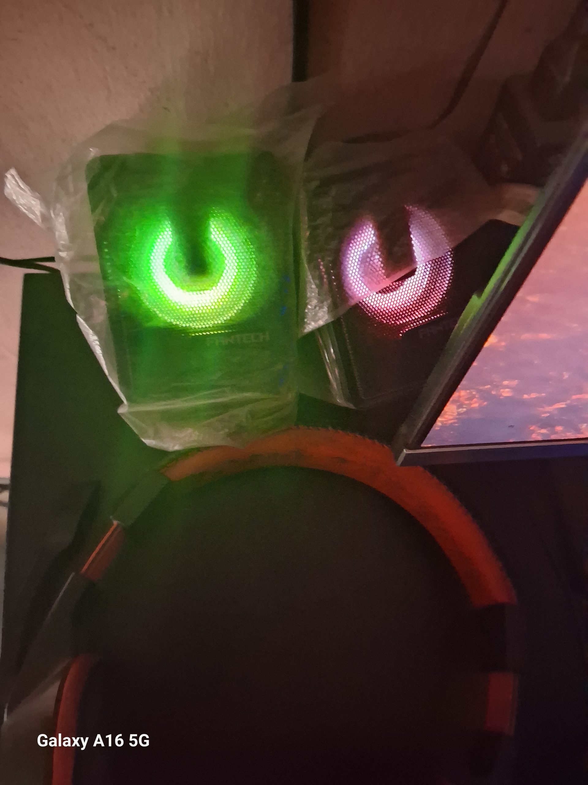 FANTACH MINI PAIRED RGB BLACK SPEAKERS