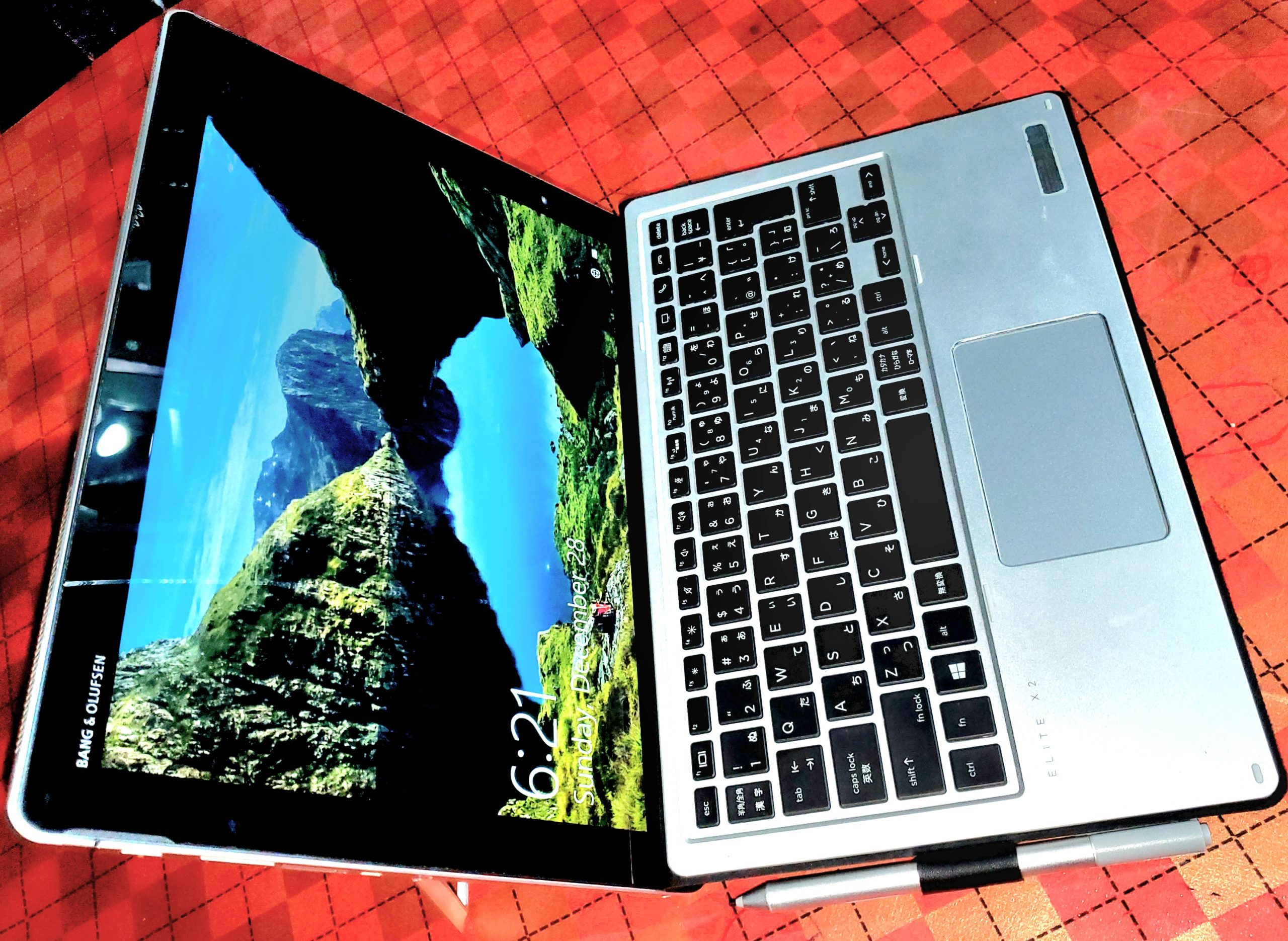 শখের Hp Elite X2 1012 G2 (core I5 7th Gen) ল্যাপটপটি বিক্রি হবে!