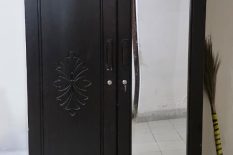 DOUBLE MIRRORED ALMIRAH