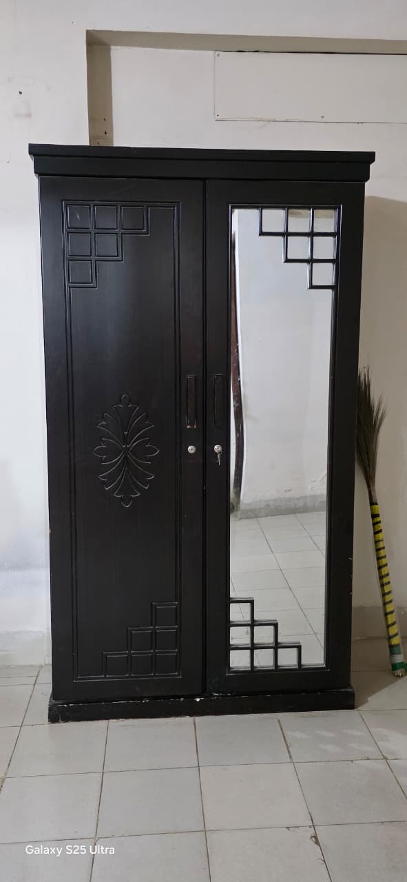 DOUBLE MIRRORED ALMIRAH