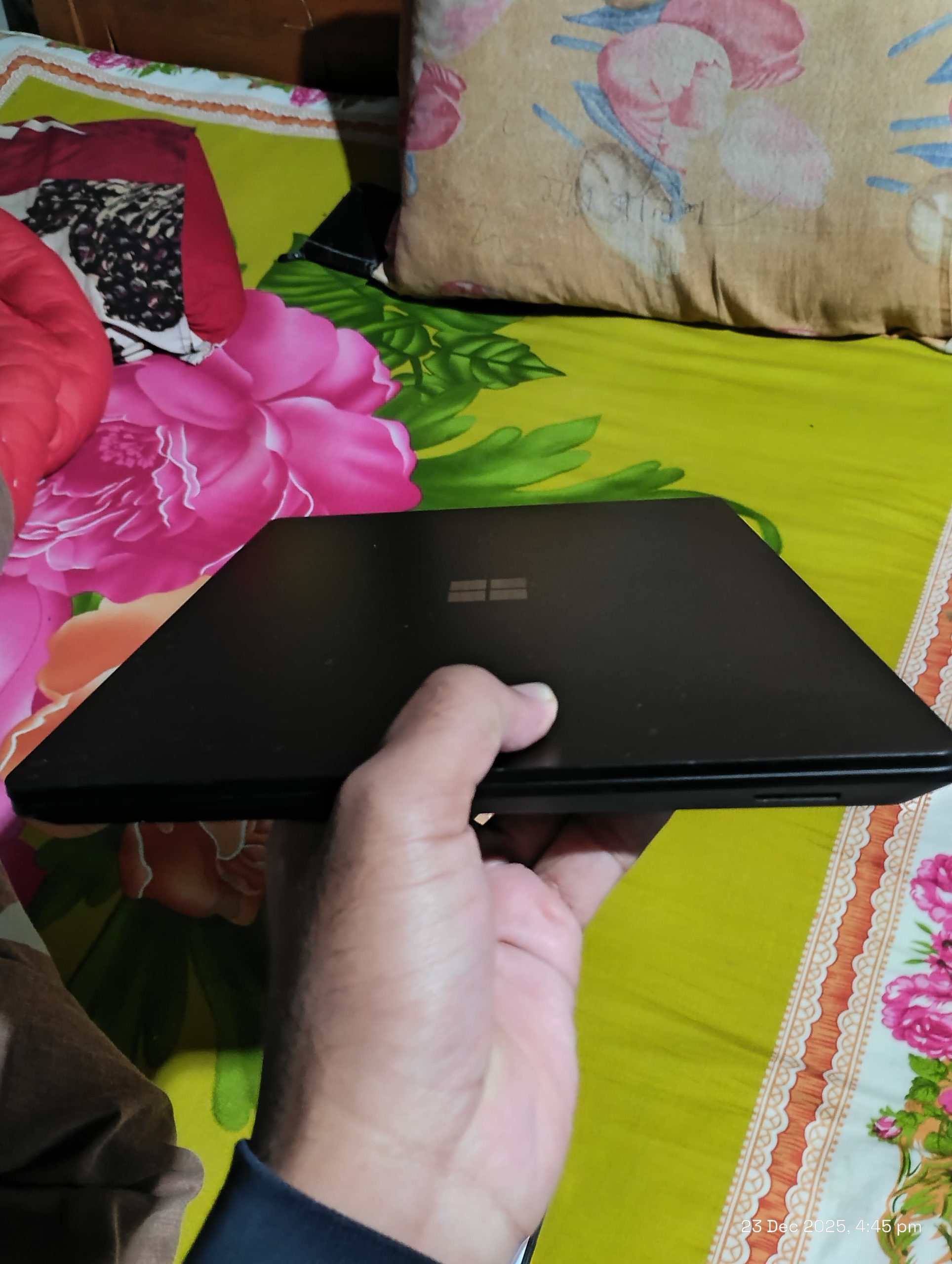 Microsoft Surface Laptop 4 – Display ON, Touch OK (Cracked)