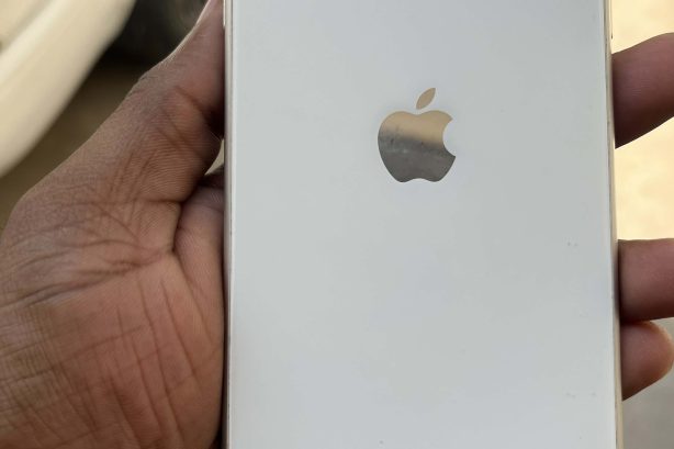 iphone 11 ,100% authentic with box charger