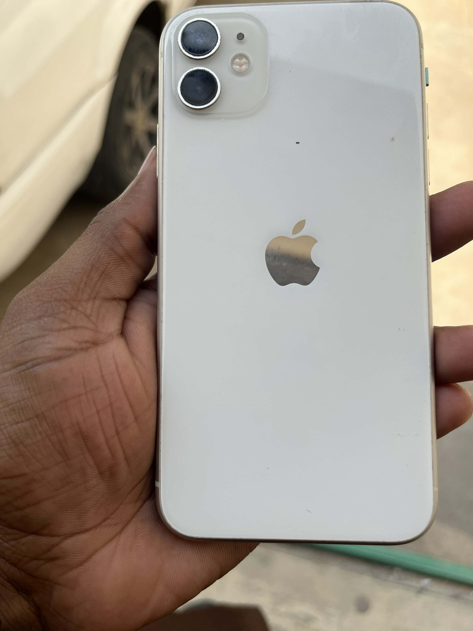 iphone 11 ,100% authentic with box charger
